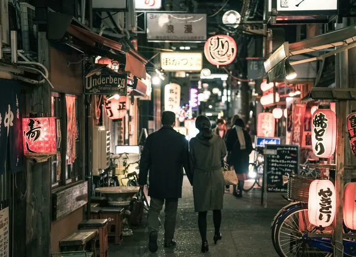33 Cultural Differences People Were Shocked To See Abroad