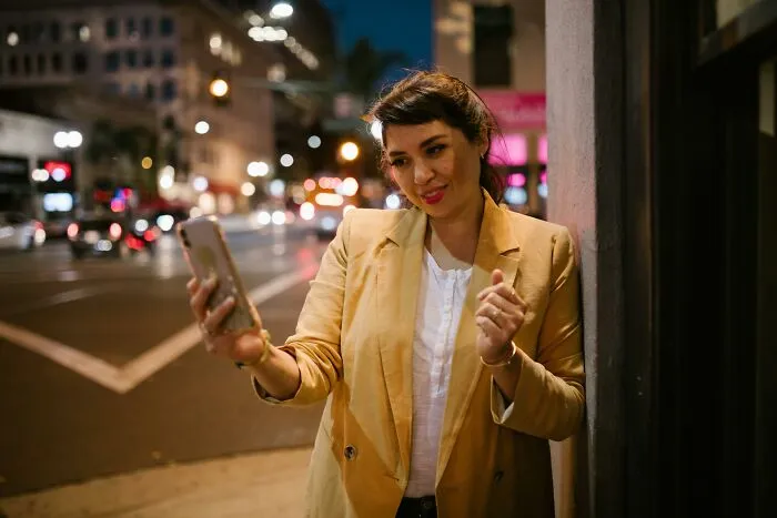 "We Weren't Raised Like This": 35 Social Rules That People Need to Remember