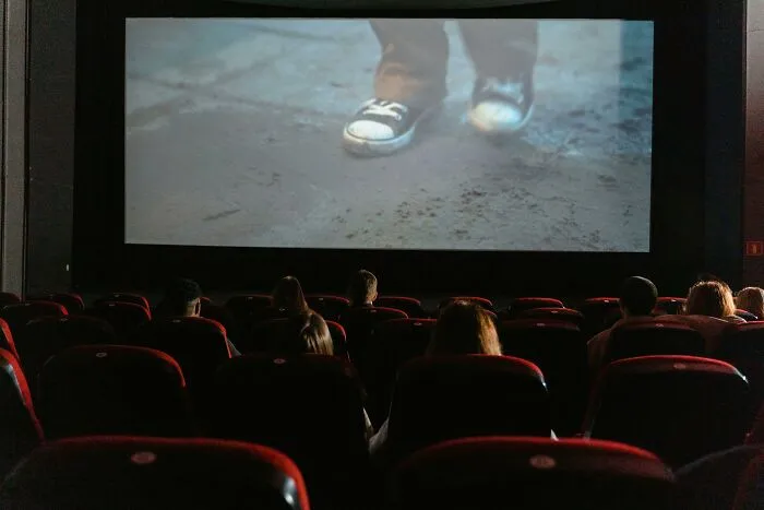 «El cine es una moda. El público realmente quiere ver actores en vivo sobre un escenario». - Charlie Chaplin