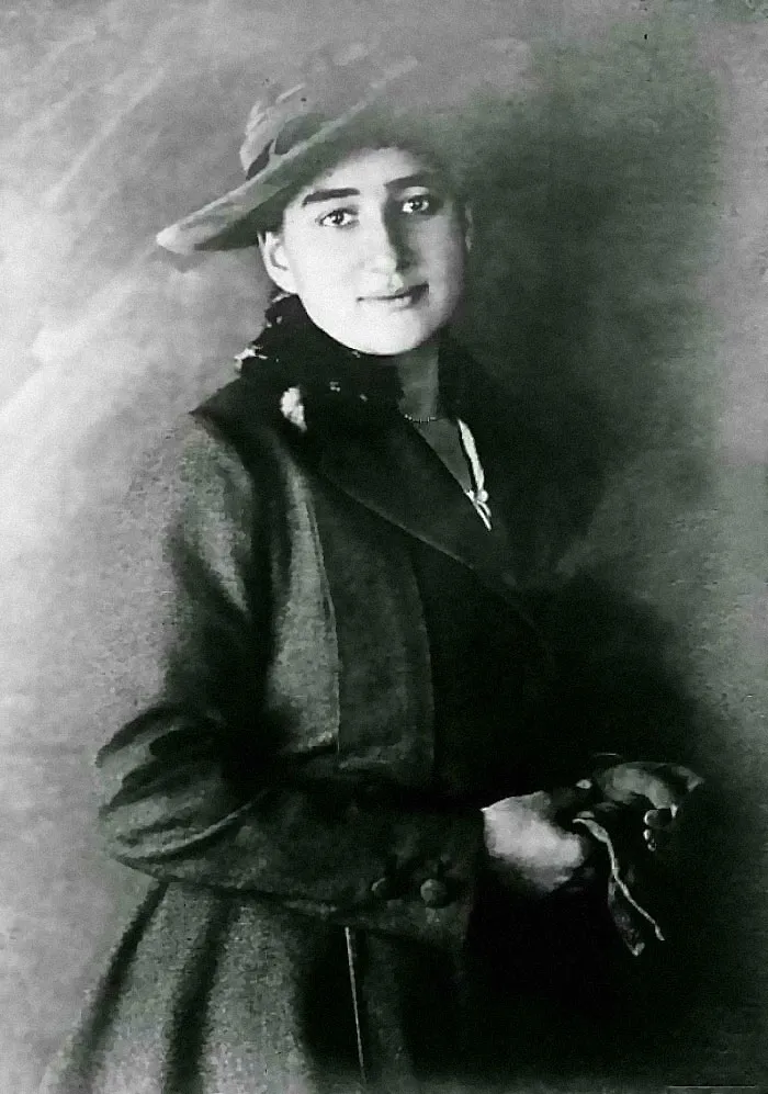 7 Oct 1943, Ottla Kafka, Beloved Sister Of Author Franz Kafka, Was Gassed On Arrival At Auschwitz After Volunteering To [working woman] A Group Of Orphans From The Terezin Ghetto So They Wouldn’t Be Afraid