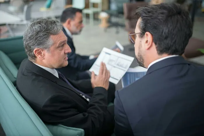 27 Cringe-Worthy Habits Of The Rich That Drive Everyday Folks Crazy