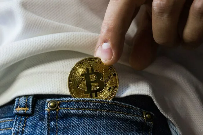 28 Totally Random And Absurd Ways People Got Rich, From Pure Chance To Pure Stupidity