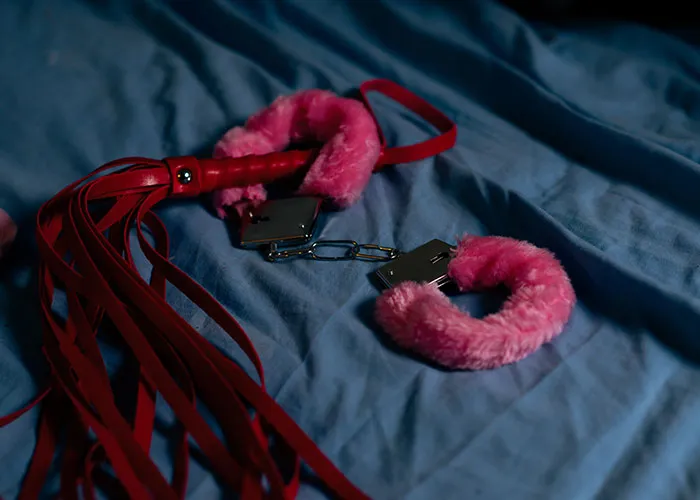 43 Times Housekeepers Were Taken Aback By Things Left In Rooms: “Forgot His Inflatable Girlfriend”