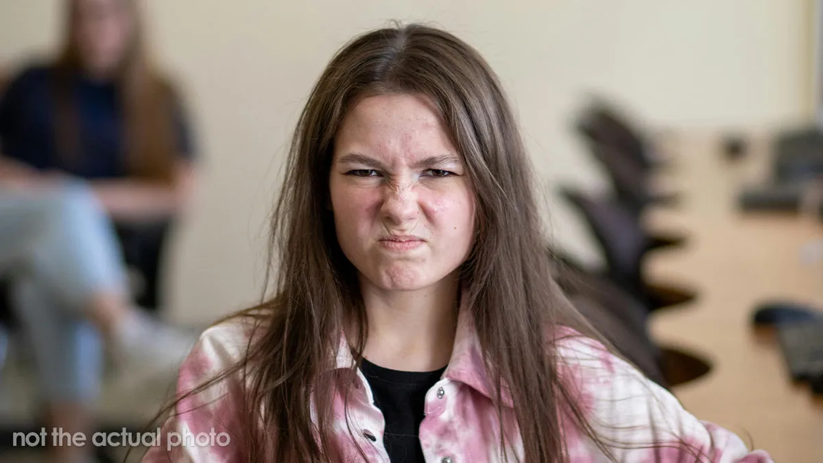 16YO Has Had Enough Of Stepsister’s Breakdowns, Leaves Home But Mom Begs Him To Come Back