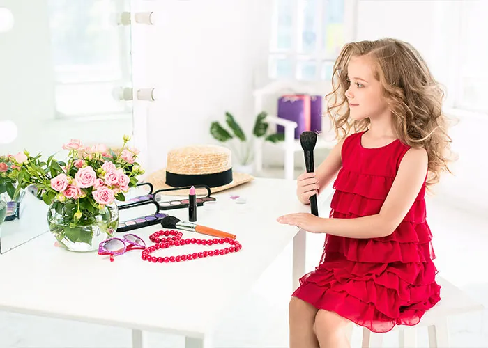 “Putting Their Child In A Beauty Pageant”: 30 Behaviors That Scream “Trashy Parenting”