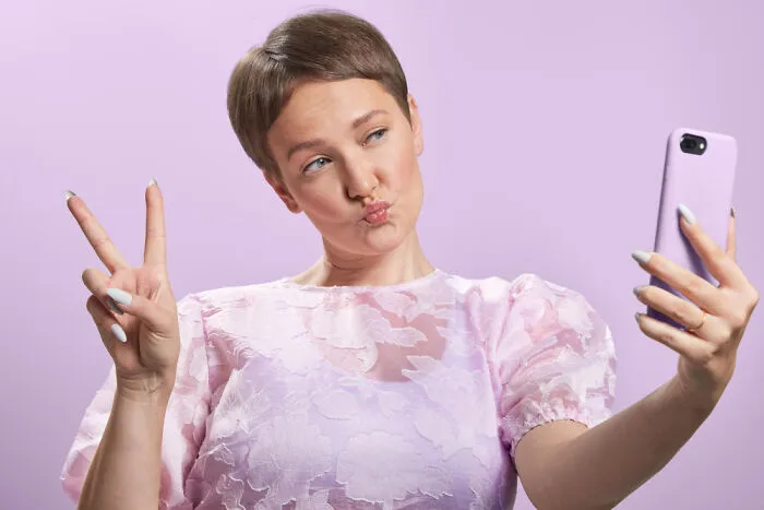 “I Never Talked To Her Again”: 35 Heartbreaking Stories Of How Friendships Ended