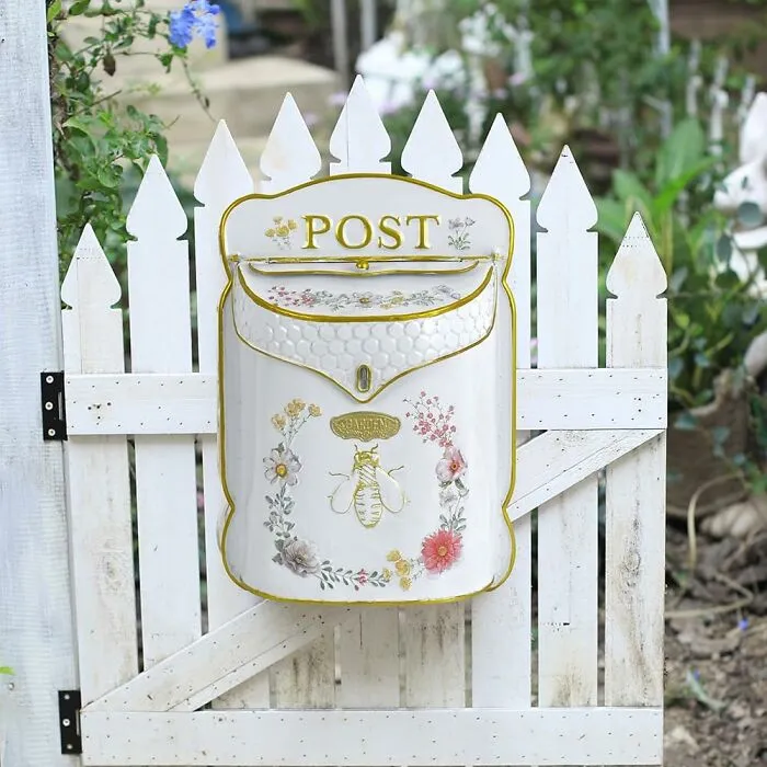 A <a Style="Display:inline;" Href="Https://Www.amazon.com/Z%c2%b2-Belladecor-Mailbox-Mailboxes-Outside/Dp/B0chypggk3?content-ID=amzn1.sym.1ac62dee-1169-4bf4-91b9-84fe33c930b1%3aamzn1.sym.1ac62dee-1169-4bf4-91b9-84fe33c930b1&crid=3suhmmkbevs5r&cv_ct_cx=cool%2bpostbox&keywords=cool%2bpostbox&pd_rd_i=b0chypggk3&pd_rd_r=7d711f09-02a1-4ac9-B7ff-0c9ff917b07d&pd_rd_w=1mrzx&pd_rd_wg=yc946&pf_rd_p=1ac62dee-1169-4bf4-91b9-84fe33c930b1&pf_rd_r=4nq2a6vgtcs4pm9wc3cf&qid=1742896720&sbo=9zomt9jm0jh%2ft%2bwi68idsa%3d%3d&sprefix=cool%2bpostbo%2caps%2c252&sr=1-1-6024b2a3-78e4-4fed-8fed-E1613be3bcce-Spons&sp_csd=d2lkz2v0tmftzt1zcf9zzwfyy2hfdghlbwf0awm&th=1&linkcode=ll1&tag=bppelican-20&linkid=300dd9079cc319693219a1edc11e3de0&language=en_us&ref_=as_li_ss_tl" Target="_blank"> <span Style="Font: Inherit; Color: #d74b1f;"> Vintage Mailbox </Span> Is The Perfect Spring Pick-Me-Up For Your Home Decor, Bringing A Nostalgic Touch And A Dash Of Whimsy To Your Entryway