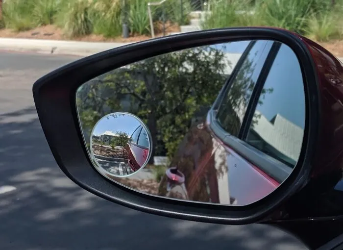 Ditch The Neck Gymnastics And Grab This <a Style="Display:inline;" Href="Https://Www.amazon.com/Ampper-Blind-Mirror-Frameless-Convex/Dp/B01cv4ancc?ie=utf8&th=1&linkcode=ll1&tag=bpemu-20&linkid=5f26bfa8e756aa4fd1d3b3477b5ffe80&language=en_us&ref_=as_li_ss_tl" Target="_blank"><span Style="Font: Inherit; Color: #d74b1f;"> Blind Spot Mirror</Span>, Your Car’s New BFF For Avoiding Awkward Honks