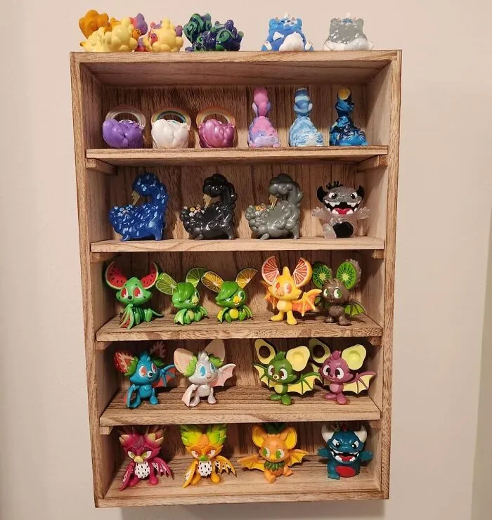 Your Childhood Trophies Deserve Better Than The Back Of A Closet—treat Them To This <a Style="Display:inline;" Href="Https://Www.amazon.com/Ikee-Design-Wall-Mounted-Freestanding-5-Shelf/Dp/B07fxvm3dd?ie=utf8&th=1&linkcode=ll1&tag=bpdeer-20&linkid=26aa632a23ca2e651555318bab9495a4&language=en_us&ref_=as_li_ss_tl" Target="_blank"><span Style="Font: Inherit; Color: #d74b1f;"> Wall-Mounted Wooden Display Shelf </Span> And Pretend It’s Intentional Decor