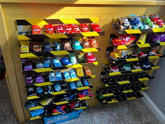 Show Off Your Prized Possessions Like They’re In A Museum (Or At Least Not A Yard Sale) With These <a Style="Display:inline;" Href="Https://Www.amazon.com/Upsimples-Acrylic-Floating-Bookshelf-Bathroom/Dp/B0brftst4l?ie=utf8&th=1&linkcode=ll1&tag=bpdeer-20&linkid=407cbeb61bd4c753d8d49164410817a6&language=en_us&ref_=as_li_ss_tl" Target="_blank"><span Style="Font: Inherit; Color: #d74b1f;"> Acrylic Wall Mounted Shelves </Span>— Even Your Funko Pops Deserve A Little Spotlight