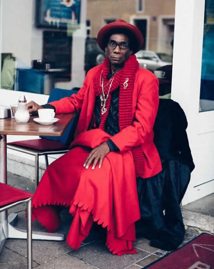 40 Strangers Who Stood Out On The Street, Captured By This Photographer