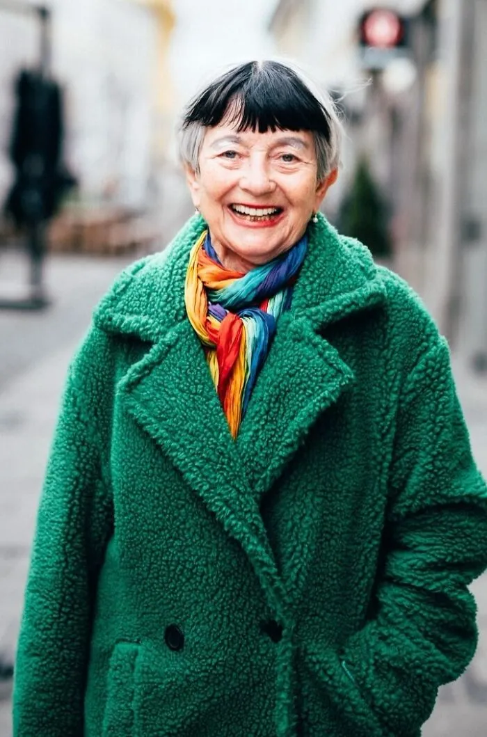 40 Strangers Who Stood Out On The Street, Captured By This Photographer