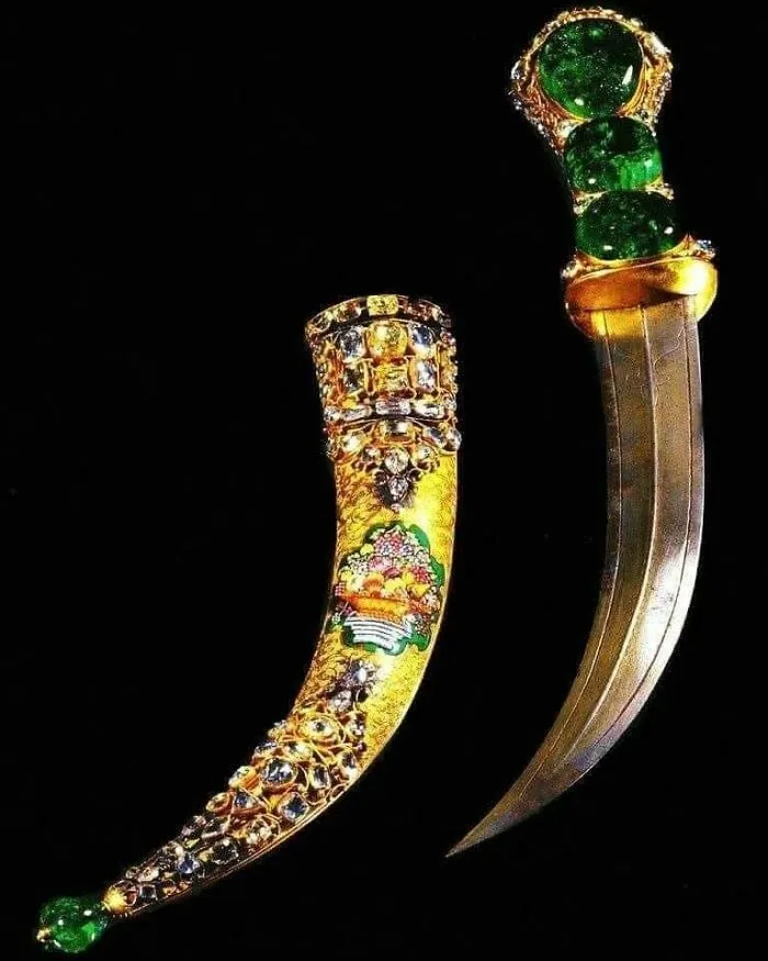 Behold The Topkapı Dagger, A Masterpiece Of Unparalleled Craftsmanship And History. Forged In 1741 Ce By Decree Of Sultan Mahmud I, This Legendary Dagger Was Intended As A Regal Gift For Nadir Shah, The Ruler Of Iran