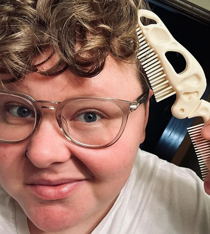 Tame The Beast Of Tangled Hair With The <a Style="Display:inline;" Href="Https://Www.amazon.com/Fred-Bonehead-Folding-Brush-Comb/Dp/B0041or9n2?ie=utf8&th=1&linkcode=ll1&tag=bpmammoth-20&linkid=c1087f4f86d1c86be5ff844ee7b94396&language=en_us&ref_=as_li_ss_tl" Target="_blank"><span Style="Font: Inherit; Color: #d74b1f;"> Trex Comb </Span> That's A Dino-Mite Detangling Tool!