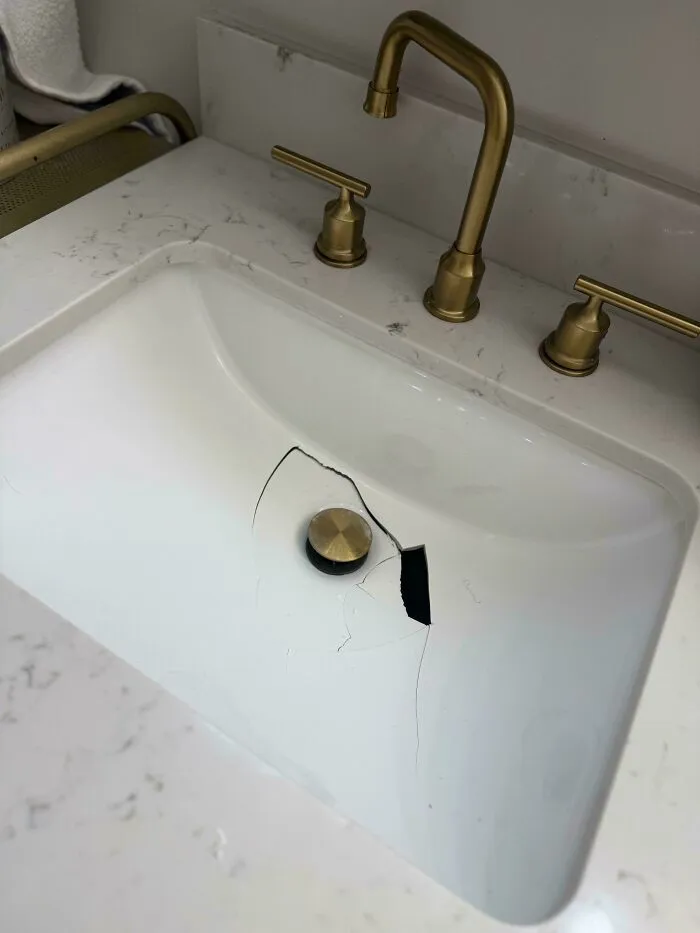 Accidentalmente dejé caer mi bote de perfume