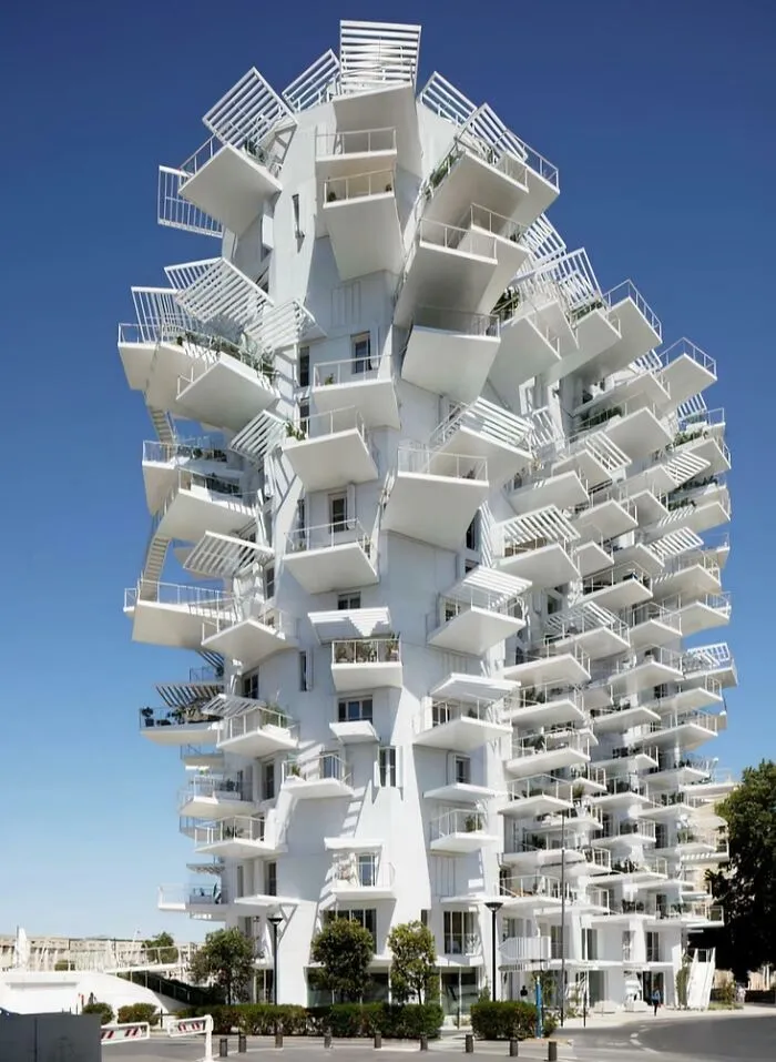Gracias, odio este edificio