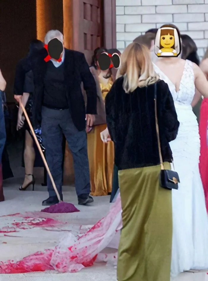 La suegra contrató a alguien para arrojar pintura roja sobre el vestido de la novia