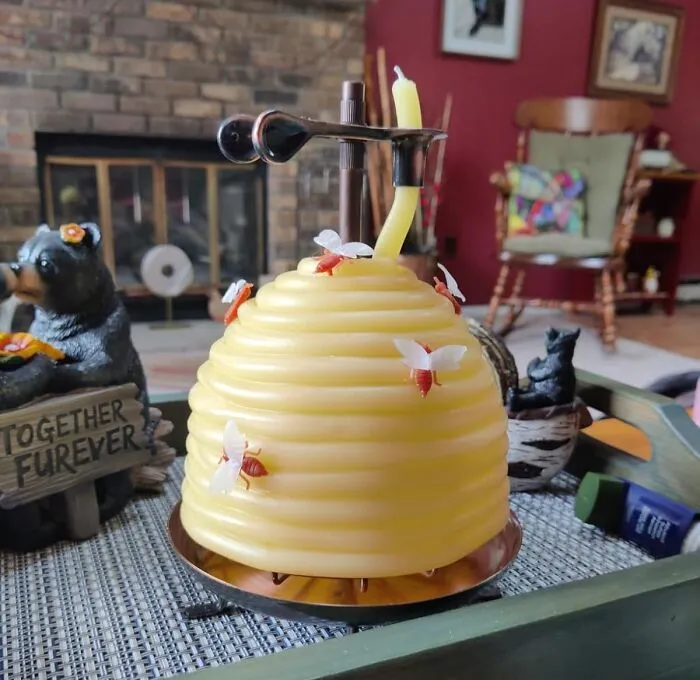 Burn The Midnight Oil (Literally) With This Mesmerizing <a Style="Display:inline;" Href="Https://Www.amazon.com/Candle-Hour-70-Hour-Beehive-Eco-Friendly/Dp/B0026sy6ea?ie=utf8&th=1&linkcode=ll1&tag=bpstarfish-20&linkid=219b1595845ca6dfc7866a6320a58c50&language=en_us&ref_=as_li_ss_tl" Target="_blank"><span Style="Font: Inherit; Color: #d74b1f;"> Candle By The Hour </Span> That Let's You See Time Melt Away