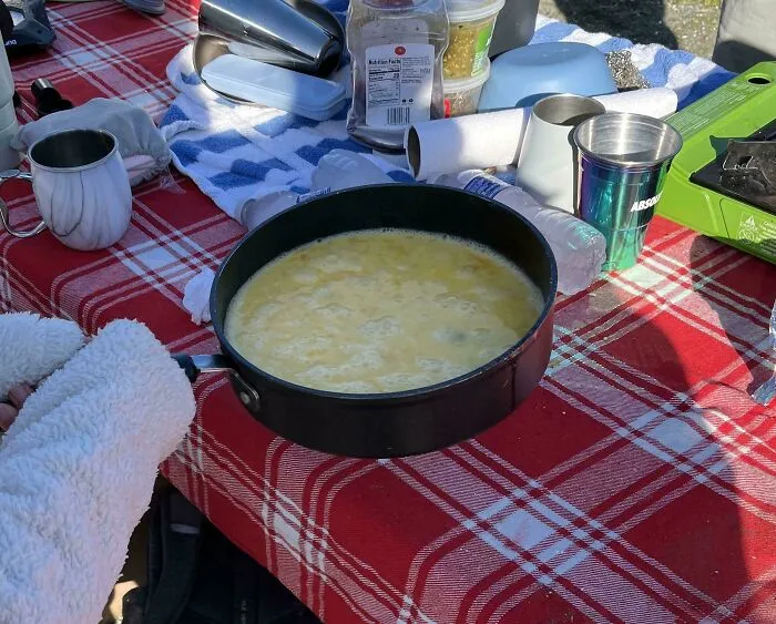 This Is What 24 Eggs In A Pan Looks Like