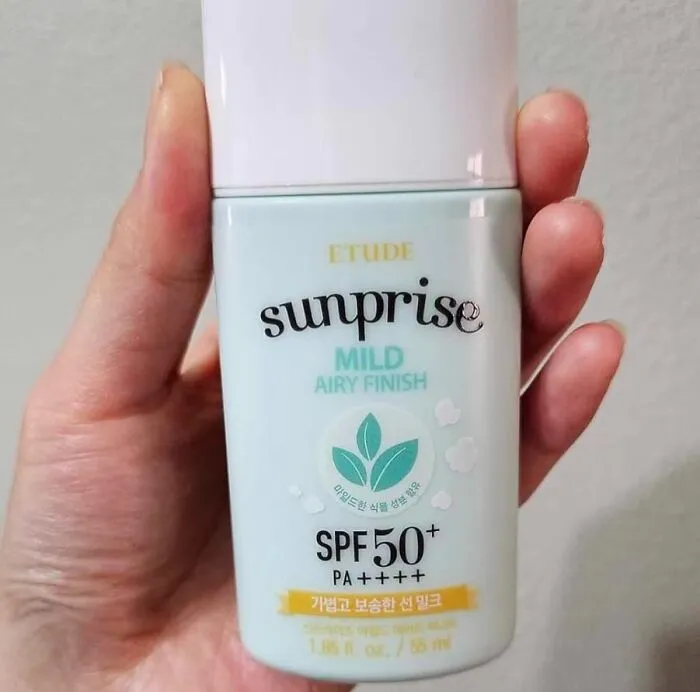 Slather On The Protection With The <a Style="Display:inline;" Href="Https://Www.amazon.com/Etude-Sebum-Free-Non-Sticky-Protection-Sunscreen/Dp/B0djcqdtzj?ie=utf8&th=1&linkcode=ll1&tag=bpapple-20&linkid=245bce8ad52038404f959f27b1733679&language=en_us&ref_=as_li_ss_tl" Target="_blank"><span Style="Font: Inherit; Color: #d74b1f;"> Non Sticky SPF50</Span>, A Game-Changing Sunscreen That's Got Your Back (And Your Skin) Covered