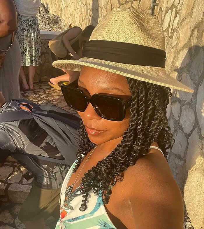 Shade Your Style With The <a Style="Display:inline;" Href="Https://Www.amazon.com/Lanzom-Women-Straw-Panama-Fedora/Dp/B06xyys12c?ie=utf8&linkcode=ll1&tag=bpapple-20&linkid=6db28f03d846bdc3f630e6b739eb5ca3&language=en_us&ref_=as_li_ss_tl" Target="_blank"><span Style="Font: Inherit; Color: #d74b1f;"> Roll Up Panama Hat</Span>, A Chic And Portable Way To Keep The Sun Out Of Your Face