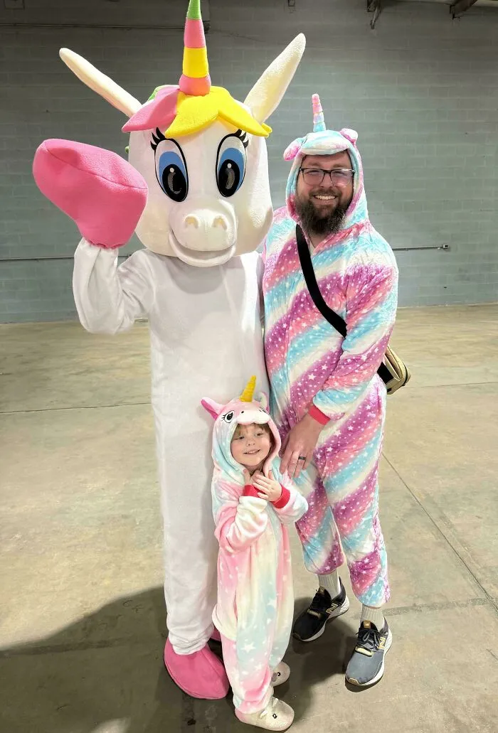 Hoy fui a Mundo Unicornio y fui el único papá que se disfrazó.