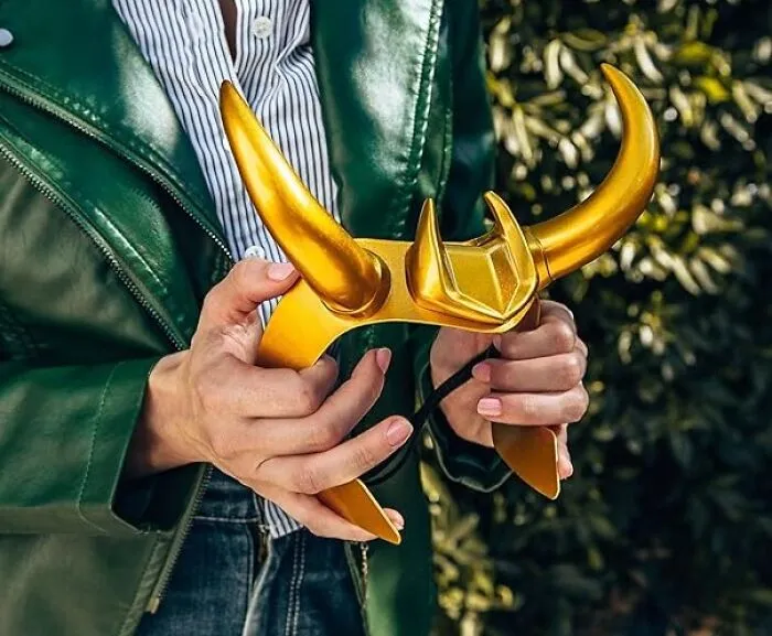 Rule Asgard (Or Your Living Room) With An Air Of Mischievous Superiority With <a Style="Display:inline;" Href="Https://Www.amazon.com/Toynk-President-Exclusive-Headwear-Accessories/Dp/B0bmqh8319?dib=eyj2ijoimsj9.l0vmmeqx38dcrzuktjpbugk62mkdytz71hlwmu0xoky-Yyqf1w43eizaqzxrrgtkvxzoskr4wufmn6gjffez3cd_f0an56ggj-Klo_iovw76ne7x3hi--Izn6lxbczyonecavzt-Ilhltxul_upotug5-Bxzn9lzkgk62yrsgx53x2k9lbbgsbkxfebfgmwxuspln5umcoxsltqnhvhdjsg8asbo_qyaqqno6ltc1jfvqzmk7icbm--Qxvaklq4hgfng4-Uzabymdkgxhhhytv0bussmr5eafp-A4vl0ohq._vynyd5ljgdhko0tep2jftnil9nzy9eorqtdbf9qmso&dib_tag=se&keywords=movie+props&qid=1742199638&sr=8-154-Spons&sp_csd=d2lkz2v0tmftzt1zcf9tdgy&psc=1&smid=a37syhx13gshlr&linkcode=ll1&tag=bpmelon-20&linkid=14cb455bb6362ff9b199fc22a8e1ba78&language=en_us&ref_=as_li_ss_tl" Target="_blank"><span Style="Font: Inherit; Color: #d74b1f;"> Loki's Crown</Span>, A Wickedly Regal Replica Fit For The God Of Mischief Himself