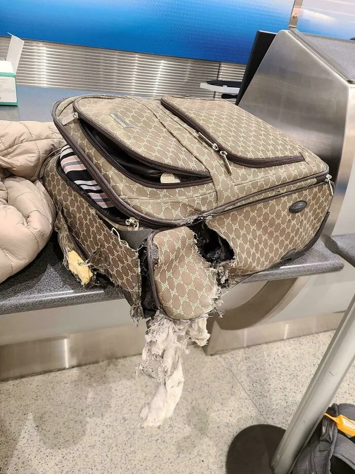 How Aal Returned My Checked Luggage That I Didn't Want Checked But Had To Because They "Ran Out" Of Overhead Storage Despite Having Plenty When I Boarded