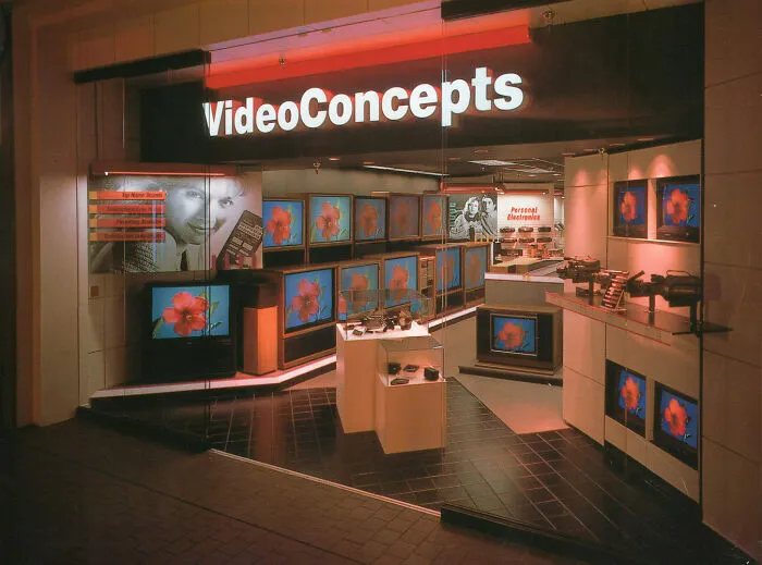 Yall Remember When Malls Used To Have This Type Of Atmosphere