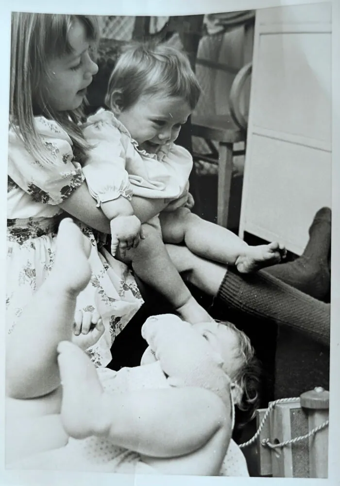 Mi hermana mayor en 1970. Era la mejor hermana mayor que podría tener. La extraño.