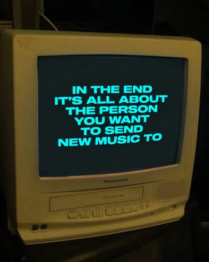 Old computer screen displaying a mental health meme about sending music to someone special.