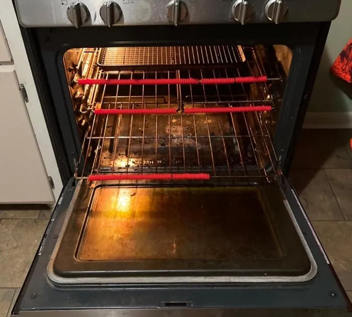 Slide Into Oven Safety With The <a Style="Display:inline;" Href="Https://Www.amazon.com/Oven-Rack-Shields-Resistant-Protector/Dp/B07r129svz?ie=utf8&th=1&linkcode=ll1&tag=bppear-20&linkid=0c6e6bd32a5329e712f851e0989a8dc4&language=en_us&ref_=as_li_ss_tl" Target="_blank"><span Style="Font: Inherit; Color: #d74b1f;"> Silicone Oven Rack Guards</Span> That Are Shielding Your Hands (And Your Sanity) From Those Nasty Burns