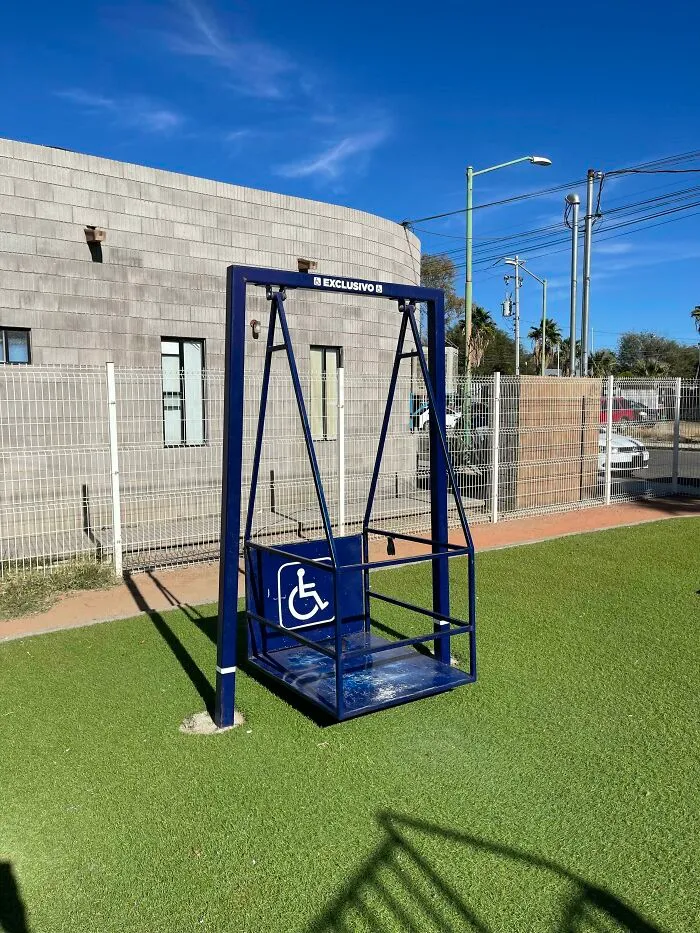En este parque de México hay un columpio para sillas de ruedas