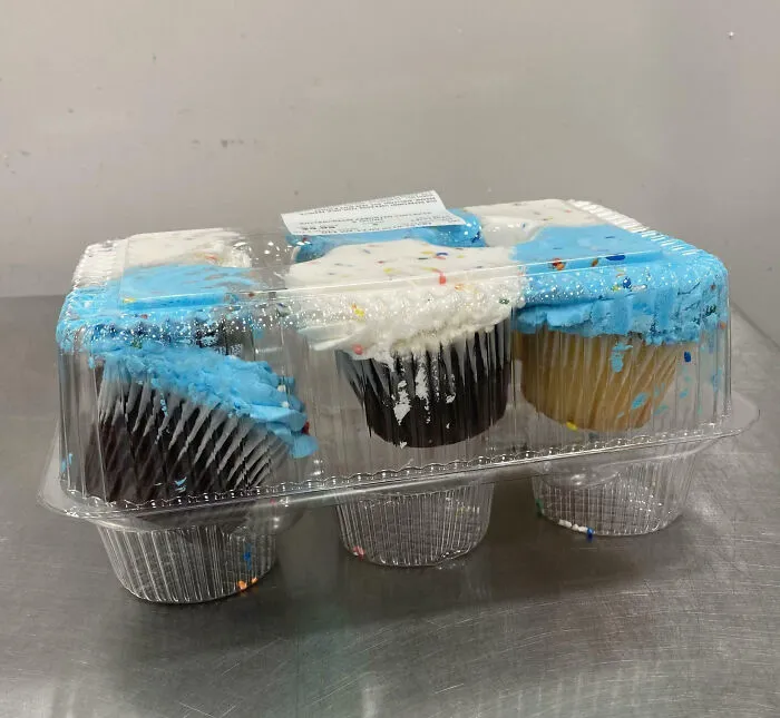 Los clientes querían inspeccionar los cupcakes dándoles la vuelta