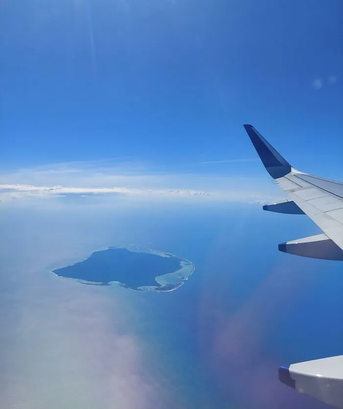 Vimos la isla Sentinel del Norte en el vuelo de regreso desde Port Blair, Andamán del Sur