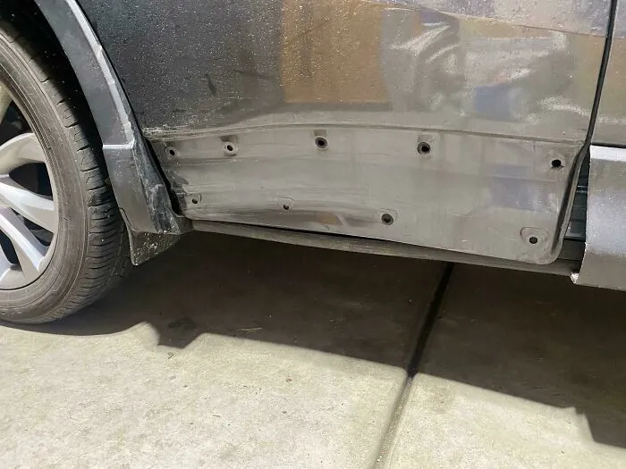 Compré un coche nuevo la semana pasada. La suegra se lo llevó para dar una vuelta anoche