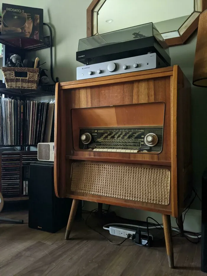 Old Radios And Stereos