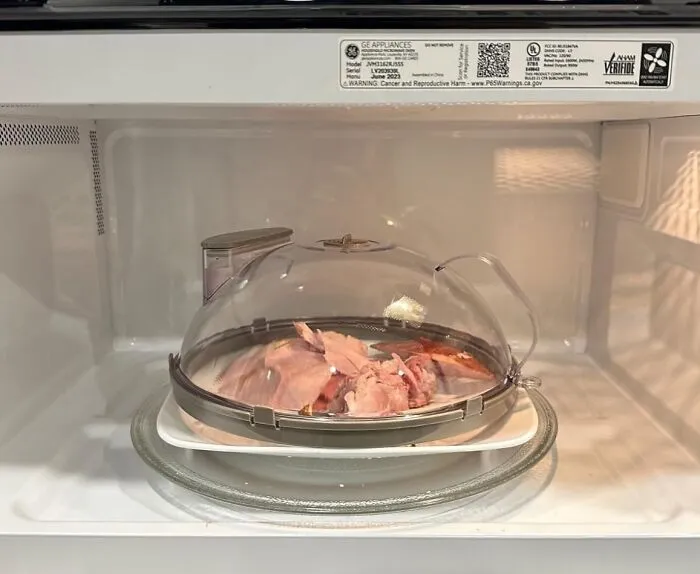 Say Goodbye To Messy Microwaving And Hello To Easy, Splatter-Free Cooking With This Genius <a Style="Display:inline;" Href="Https://Www.amazon.com/Gracenal-Microwave-Cover-Food-Accessories/Dp/B0cxdbpq5j?ie=utf8&th=1&linkcode=ll1&tag=bpkoala-20&linkid=3a63e93a6469d2144d75f9d86c820c21&language=en_us&ref_=as_li_ss_tl" Target="_blank"><span Style="Font: Inherit; Color: #d74b1f;"> Microwave Splatter Cover With Built-In Steamer </Span> That Keeps Your Microwave Clean, Steams Food To Perfection, And Makes Meal Prep A Breeze