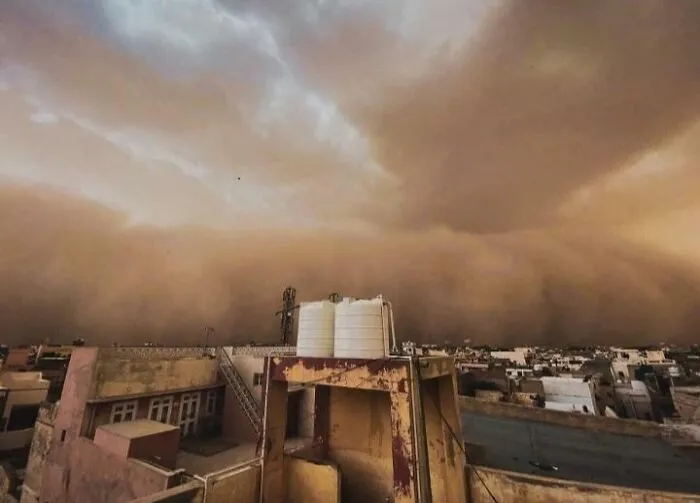 Took This Pic Yesterday When The Sandstorm Was About To Hit