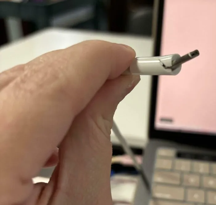 I Let My Colleague Borrow My Laptop Charger For A Meeting. This Is How He Returned It