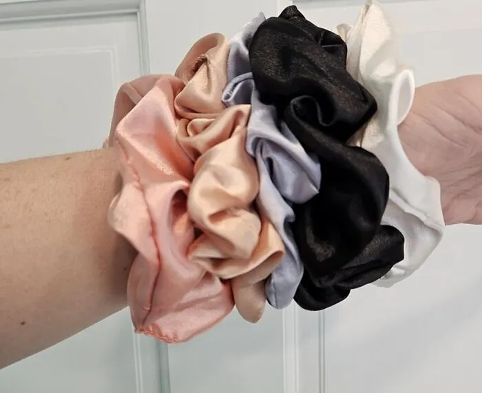 A Fashion Flashback With A Hair-Friendly Twist: The Humble Scrunchie Gets A Luxe Upgrade With <a Style="Display:inline;" Href="Https://Www.amazon.com/Controlled-Chaos-Pack-Satin-Scrunchies/Dp/B0cj59mylf?ie=utf8&th=1&linkcode=ll1&tag=bpzebra-20&linkid=13f39ed0800c3bfb853351f00f4d4a8c&language=en_us&ref_=as_li_ss_tl" Target="_blank"><span Style="Font: Inherit; Color: #d74b1f;"> Silk Scrunchies </Span>, Because Who Says You Can't Have Style And Soft Hair Too?