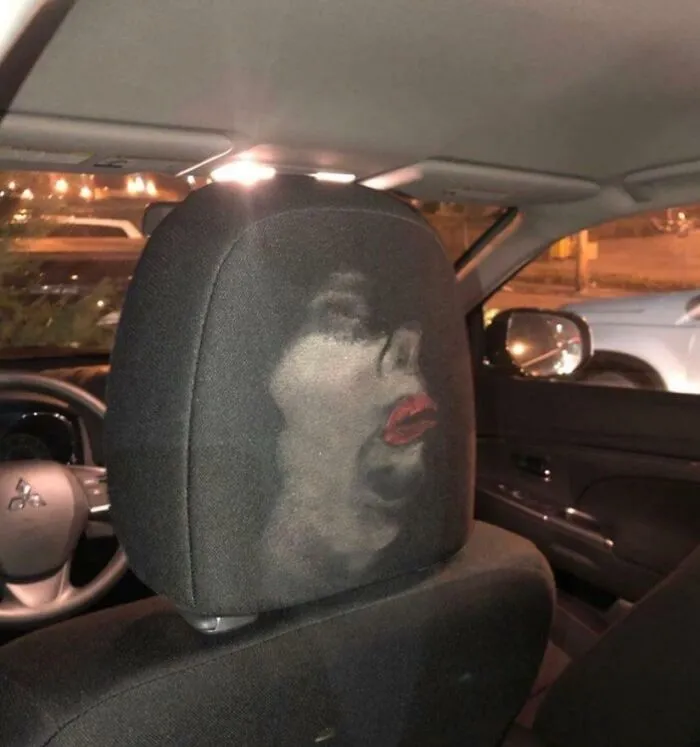 Cuando llevas demasiado maquillaje y no te pones el cinturón de seguridad