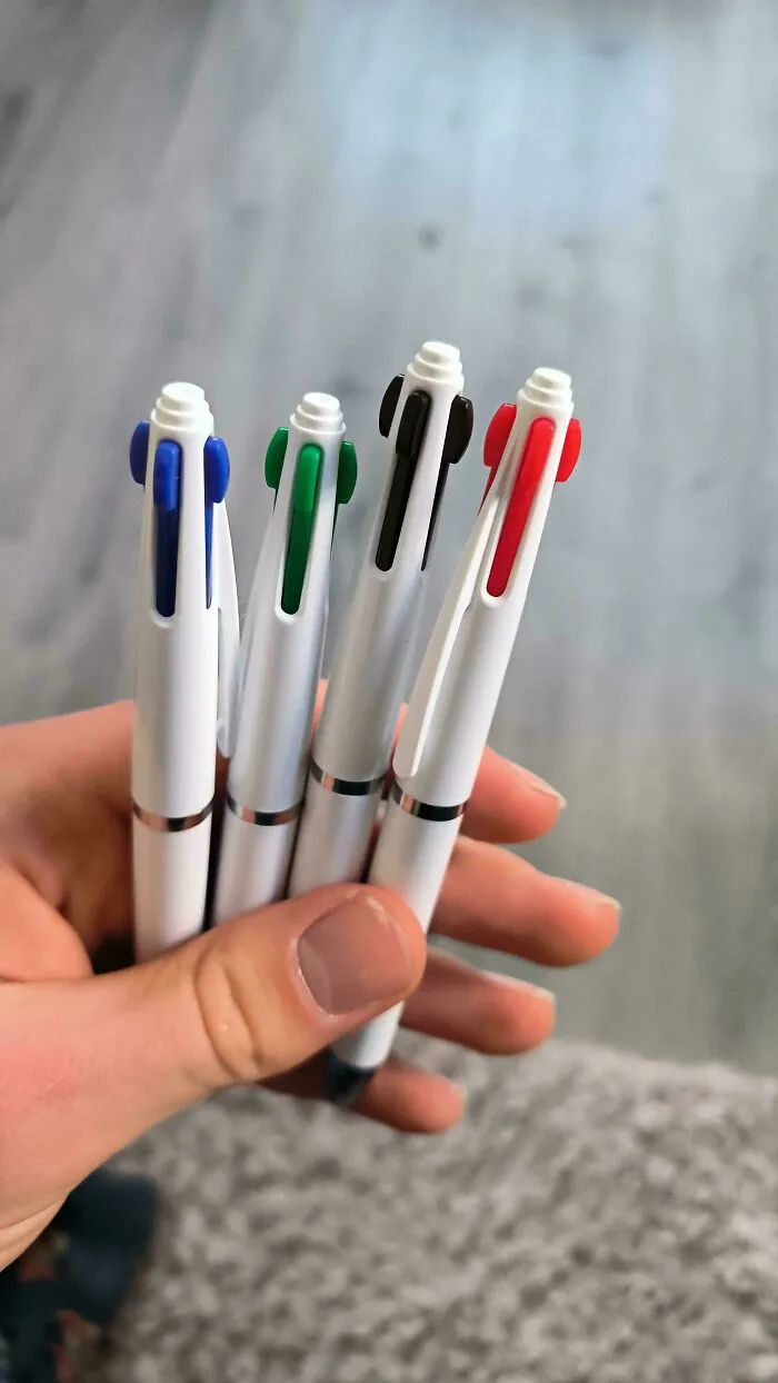 Today I Bought 4 4-Color Ballpoint Pens And Put Each Color In Each One