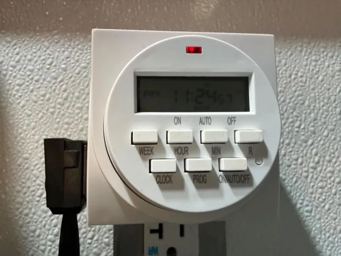 Electricians Might Not Emphasize How Easy It Is To Automate Lighting. A <a Style="Display:inline;" Href="Https://Www.amazon.com/Bn-Link-Digital-Programmable-Outlet-Security/Dp/B073dgghd7?ie=utf8&th=1&linkcode=ll1&tag=bpjaguar-20&linkid=11c43e479dc748a131df2779de77a41b&language=en_us&ref_=as_li_ss_tl" Target="_blank"> <span Style="Font:inherit;color:#d74b1f;"> Programmable Timer</Span>  Can Turn Lights On And Off Automatically, Saving Energy And Improving Security