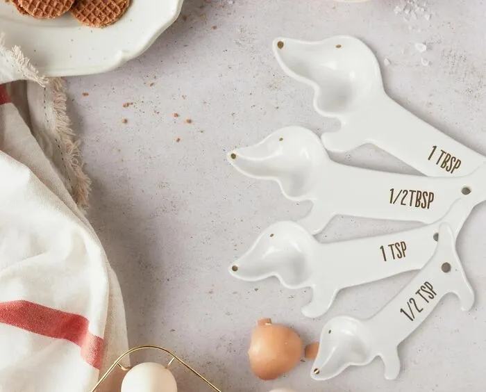 Baking Just Got A Whole Lot More Adorable With These <a Style="Display:inline;" Href="Https://Www.amazon.com/Yobro-Ceramic-Dachshund-Measuring-Spoon/Dp/B0cx8ld1dt?&linkcode=ll1&tag=bpostrich-20&linkid=7e4c33cdec9780ae735ebbd2acd7a56b&language=en_us&ref_=as_li_ss_tl" Target="_blank"><span Style="Font: Inherit; Color: #d74b1f;"> Ceramic Dachshund Measuring Spoons</Span> That Are The Wiener Way To Measure Up Your Ingredients