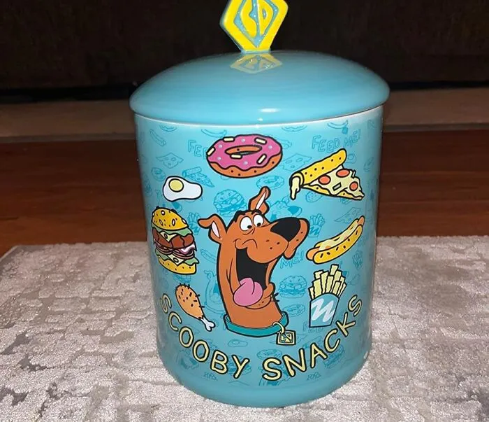 Ruh-Roh, Ree-Diculously Delicious Treats Are Safe From Shaggy's Snacking Hands In The <a Style="Display:inline;" Href="Https://Www.amazon.com/Silver-Buffalo-Pattern-Canister-Ceramic/Dp/B08nffyb9m?ie=utf8&linkcode=ll1&tag=bpfrog-20&linkid=c4a794454dfe2274e018dee822c9308a&language=en_us&ref_=as_li_ss_tl" Target="_blank"><span Style="Font: Inherit; Color: #d74b1f;"> Scooby Doo Cookie Jar </Span>, Where This Groovy Great Dane Guards Your Goodies