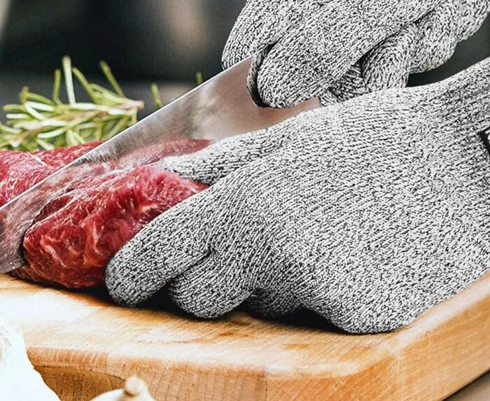 Slash The Risk Of Kitchen Accidents With These <a Style="Display:inline;" Href="Https://Www.amazon.com/Dp/B00mxuhhgk?ascsubtag=5184940%2c14%2c36%2cd%2c0%2c0%2cbf-Ssrch%2c900%3a2%3b974%3a1%3b1338%3a1%2c165590%2c0%2c0%2c0&btn_ref=srctok-8721f9213749728a&th=1&linkcode=ll1&tag=bparmadillo-20&linkid=494ca0db3912a6991e152dace36de0ef&language=en_us&ref_=as_li_ss_tl" Target="_blank"><span Style="Font: Inherit; Color: #d74b1f;"> Cut Resistant Gloves </Span> That Keep Your Hands Safe From Even The Sharpest Edges