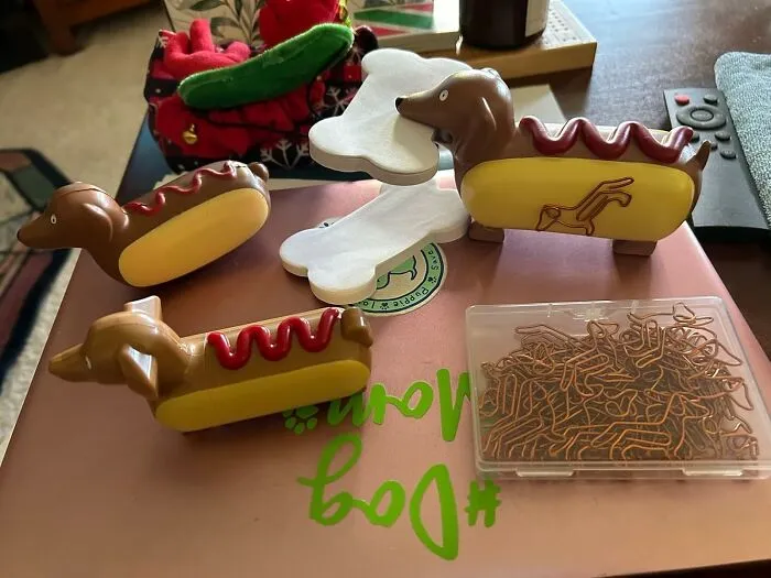 Your Workspace Just Got A Whole Lot Cuter With This <a Style="Display:inline;" Href="Https://Www.amazon.com/Yobro-Sharpener-Including-Paperclip-Dachshund/Dp/B0czdsj87h?ie=utf8&linkcode=ll1&tag=bpostrich-20&linkid=f7a4bebcf53d0c6be1a65779224b27b1&language=en_us&ref_=as_li_ss_tl" Target="_blank"><span Style="Font: Inherit; Color: #d74b1f;"> Hot Dog/Dachshund Office Supply Set</Span> That's Off The Bun In Terms Of Adorability