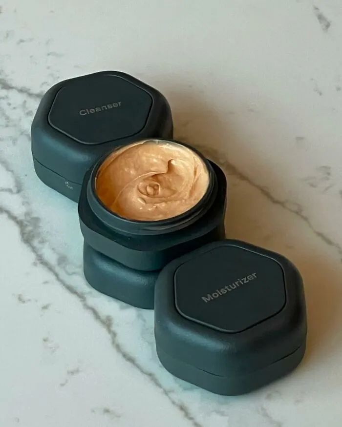 Stay Gorgeous On-The-Go With The <a Style="Display:inline;" Href="Https://Www.amazon.com/Dp/B0ck547w4x?ascsubtag=7833012%2c18%2c43%2cd%2c0%2c0%2c0%2c900%3a2%3b974%3a2%3b1338%3a1%2c58964512%2c0%2c0%2cgoogle&btn_ref=srctok-B7744f9641e07103&th=1&linkcode=ll1&tag=bpapple-20&linkid=873fb0dba23e3b4e3a47d32495ac8090&language=en_us&ref_=as_li_ss_tl" Target="_blank"><span Style="Font: Inherit; Color: #d74b1f;"> Magnetic Travel Beauty Containers</Span>, A Clever Way To Keep Your Beauty Essentials Organized And Within Reach
