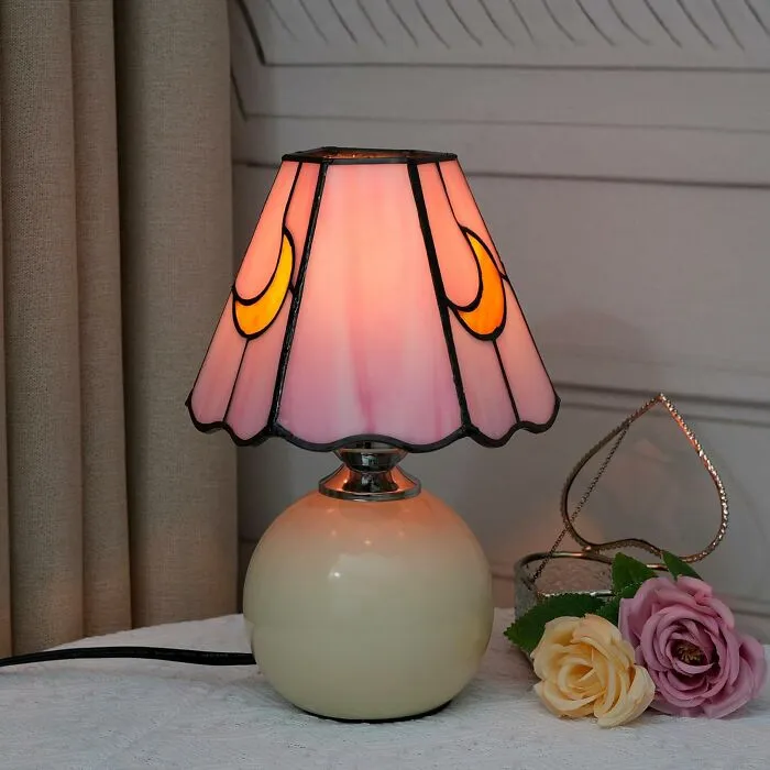 Get Ready For A Serious Dose Of Nostalgia With The <a Style="Display:inline;" Href="Https://Www.amazon.com/Kiphepi-Mushroom-Stained-Nightstand-Included/Dp/B0cj2h2q4c?content-ID=amzn1.sym.d3ed3243-8938-4d2a-88bf-7da70bc508a3%3aamzn1.sym.d3ed3243-8938-4d2a-88bf-7da70bc508a3&crid=3vmdeomv0zean&cv_ct_cx=80s%2bhome%2bdecor&keywords=80s%2bhome%2bdecor&pd_rd_i=b0cj2h2q4c&pd_rd_r=dd850288-C2da-4d45-B62e-34eac6dc7652&pd_rd_w=lhwbx&pd_rd_wg=nwzww&pf_rd_p=d3ed3243-8938-4d2a-88bf-7da70bc508a3&pf_rd_r=zttq7pgxp6mva04qpkya&qid=1742201147&sbo=rzvfv%2f%2fhxdf%2bo5021pansa%3d%3d&sprefix=80s%2bhome%2bdeco%2caps%2c237&sr=1-4-Baa1f287-65d3-41a3-A655-8bbba0531537-Spons&sp_csd=d2lkz2v0tmftzt1zcf9zzwfyy2hfdghlbwf0awm&th=1&linkcode=ll1&tag=bpcherry-20&linkid=57e781c9946dd9c7d98adf9a2cbcd346&language=en_us&ref_=as_li_ss_tl" Target="_blank"><span Style="Font: Inherit; Color: #d74b1f;"> Pink Stained Glass Lamp</Span>, Giving Off Major "Pretty In Pink" Vibes That Are Totally Rad!